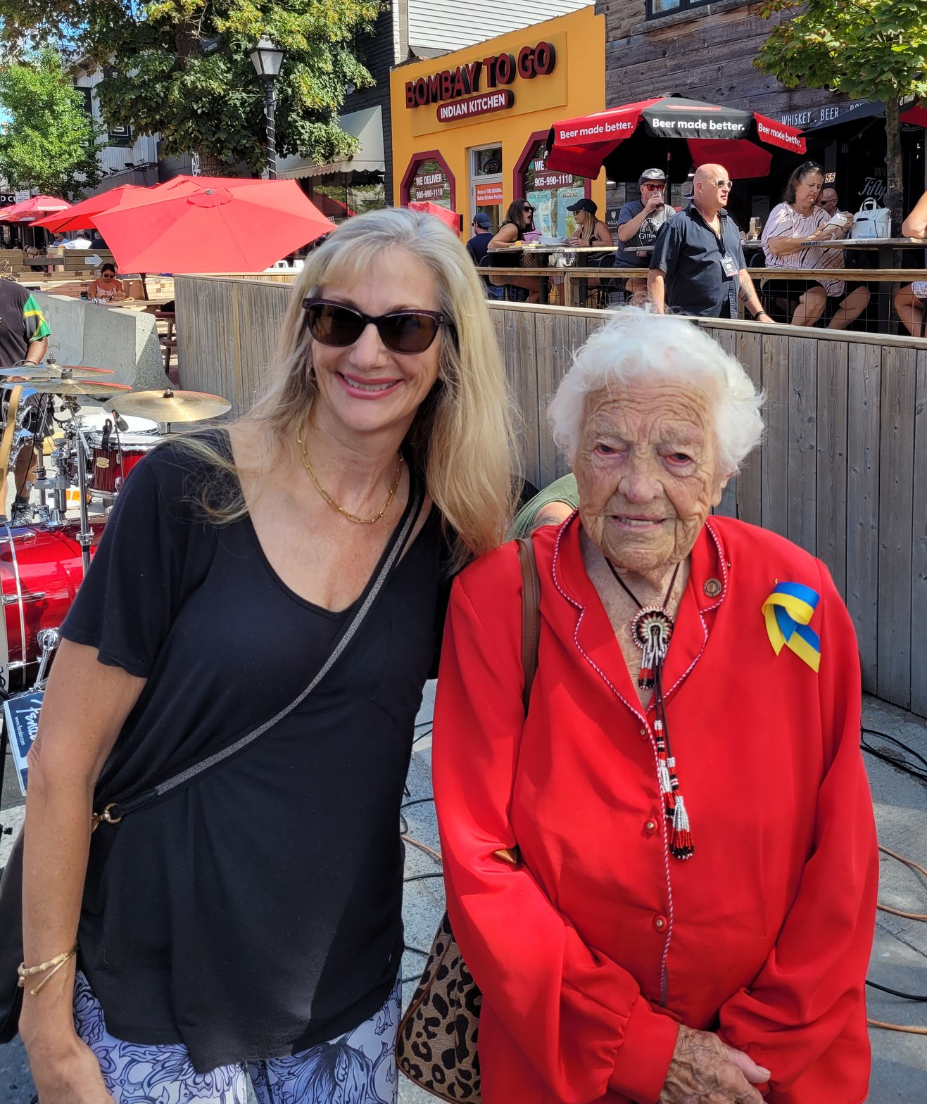 Sue with Hazel McCallion at the South Side Shuffle Sue Shanly with former Mississauga Mayor Hazel McCallion